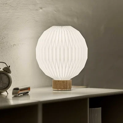 leklint375_table_lamp_small_lightoak_lifestyle1-2.webp